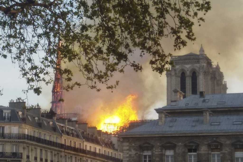 notre dame fire 2019 destruction blaze historic building paris france